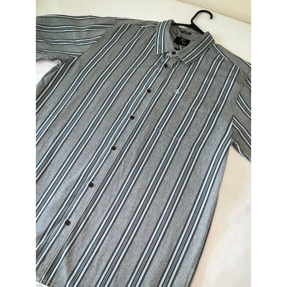 Volcom Men's Newbar Stripe Short Sleeve Shirt size XL Grey/Blue - Picture 3 of 5
